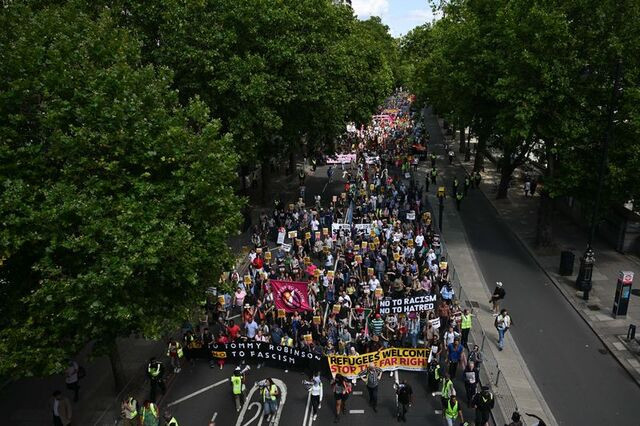 Londra'da karşıt eylemler: Aşırı sağcılar ve ırkçılık karşıtları karşı karşıya!