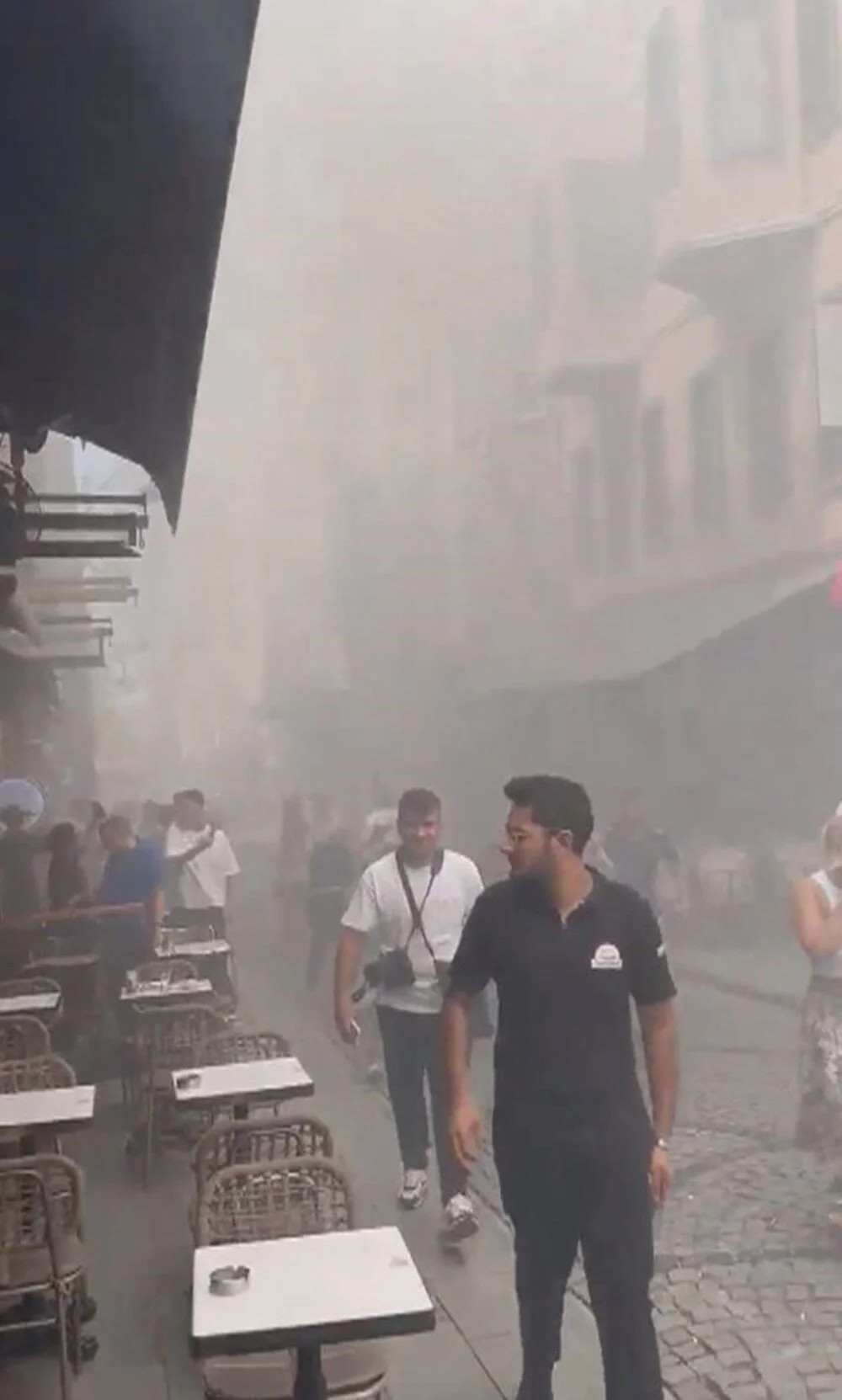 Galata’da yangın paniği!