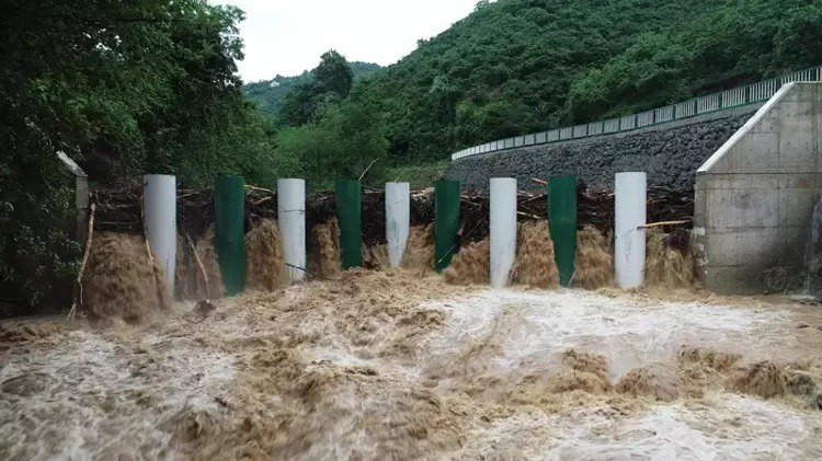 Rize'ye sel kapanı