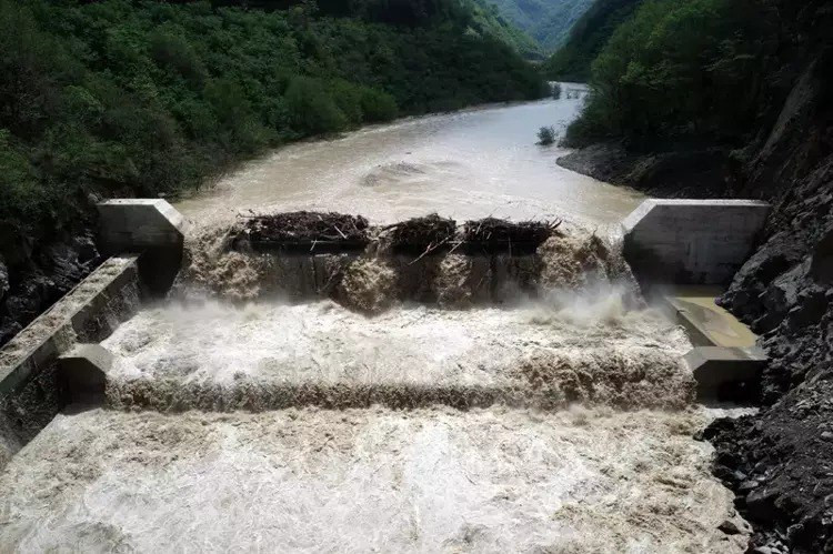 Rize'ye sel kapanı