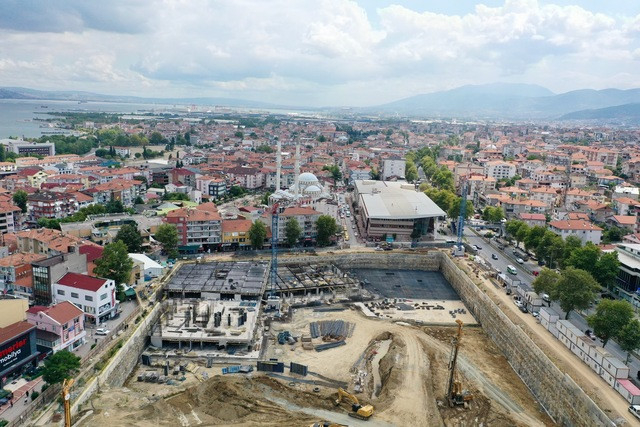 Marmara Depremi'nin 25.yılında yıkımın yaşandığı alanlar yeniden görüntülendi