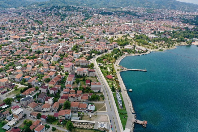 Marmara Depremi'nin 25.yılında yıkımın yaşandığı alanlar yeniden görüntülendi