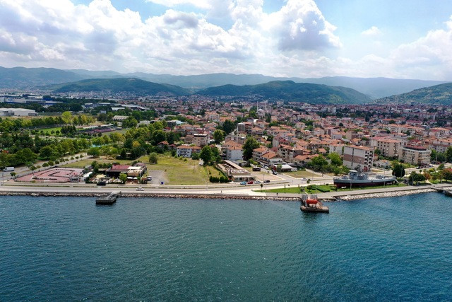 Marmara Depremi'nin 25.yılında yıkımın yaşandığı alanlar yeniden görüntülendi