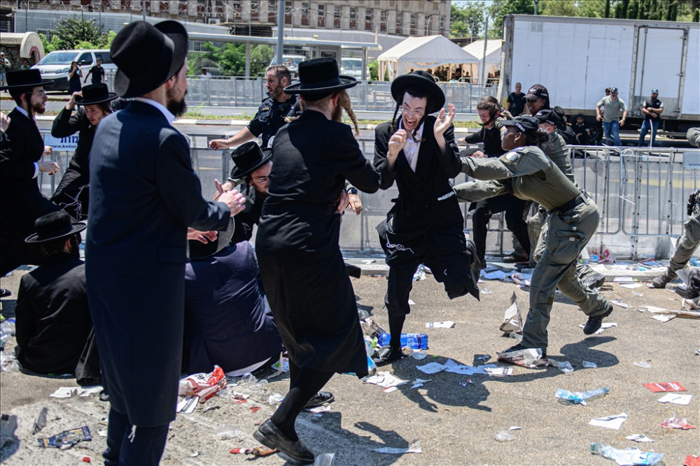 İsrail'de zorunlu askerlik karşıtı protesto!