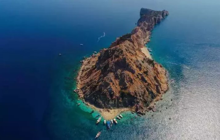 Herkes isyanda! 'Türkiye'nin Maldivleri'nde tekne işgali