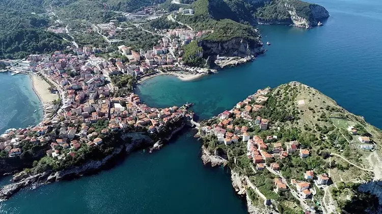 6 bin 600 nüfuslu Amasra'ya 1.5 milyon turist!