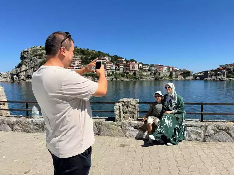 6 bin 600 nüfuslu Amasra'ya 1.5 milyon turist!