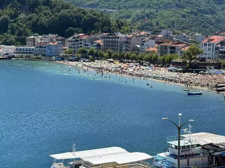 6 bin 600 nüfuslu Amasra'ya 1.5 milyon turist!