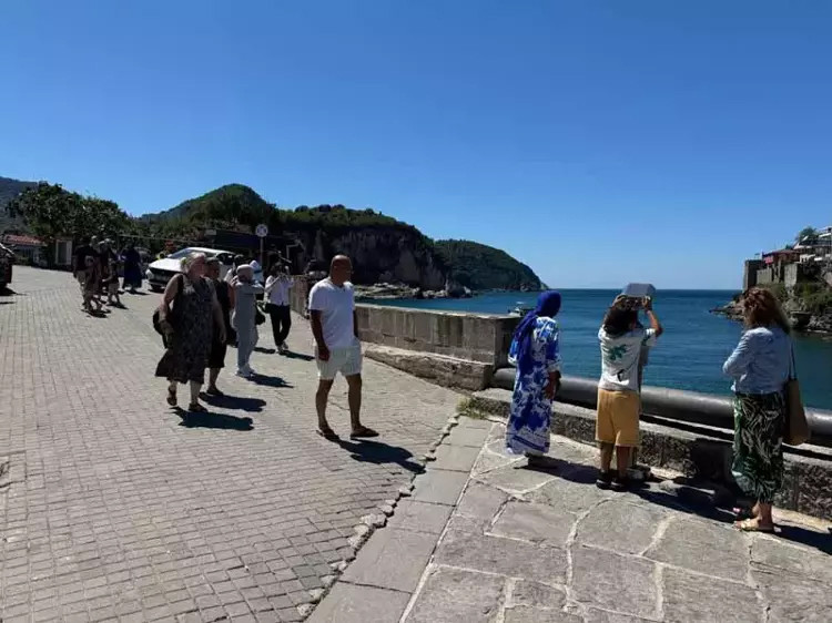 6 bin 600 nüfuslu Amasra'ya 1.5 milyon turist!