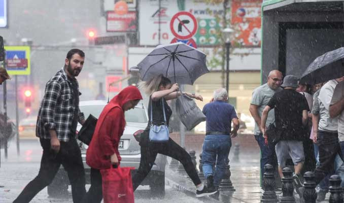 Sağanak Ankara'yı felç etti