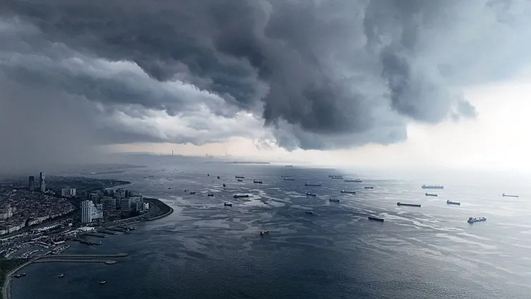 Meteoroloji saat verdi: İstanbul için kuvvetli sağanak uyarısı!