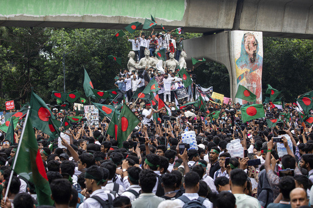 Bangladeş'teki protestolar katliama dönüştü: Yüzlerce ölü ve binlerce yaralı var!