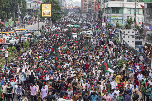 Bangladeş'teki protestolar katliama dönüştü: Yüzlerce ölü ve binlerce yaralı var!