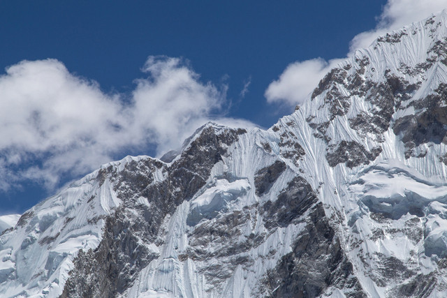 Everest'in ünvanı tehlikede: Dünyanın en yüksek dağı mı?