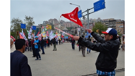 HDP’ye bayrak tepkisi