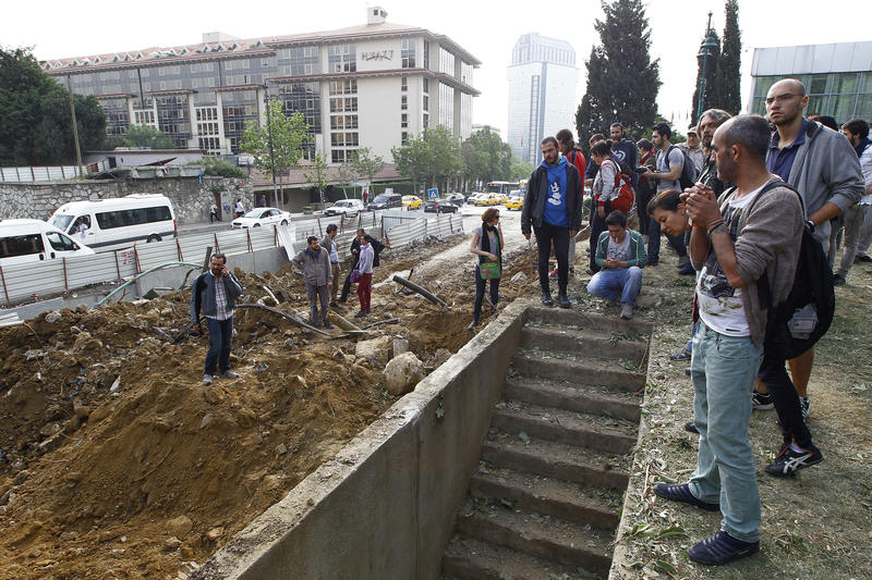 Gezi Parkı'nda eylem bitmiyor