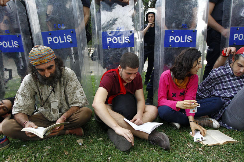 Gezi Parkı'nda eylem bitmiyor