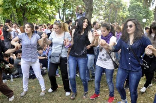 Türkiye Gezi Parkı için uyumadı