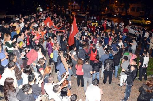 Türkiye Gezi Parkı için uyumadı