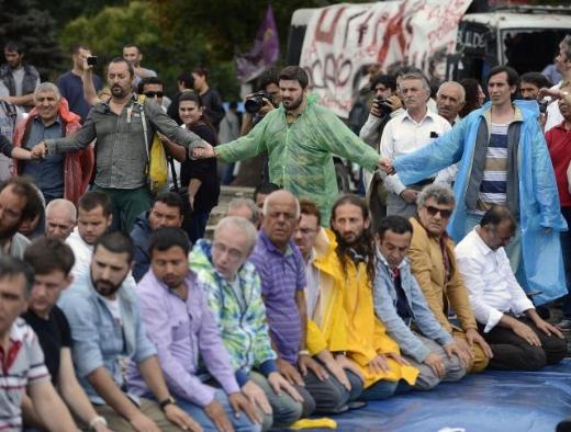 Taksim'de ikinci Cuma namazı