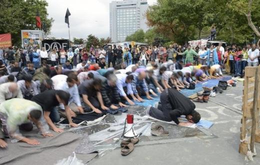 Taksim'de ikinci Cuma namazı