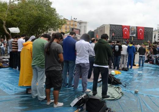 Taksim'de ikinci Cuma namazı