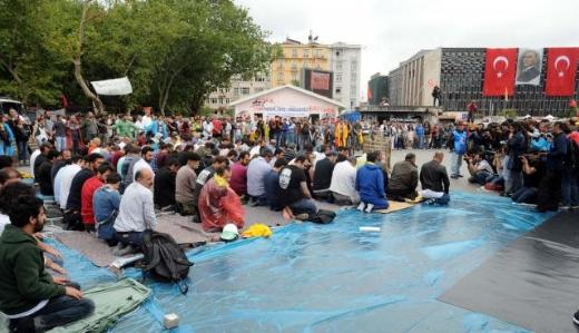 Taksim'de ikinci Cuma namazı