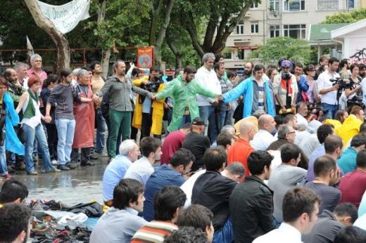 Taksim'de ikinci Cuma namazı