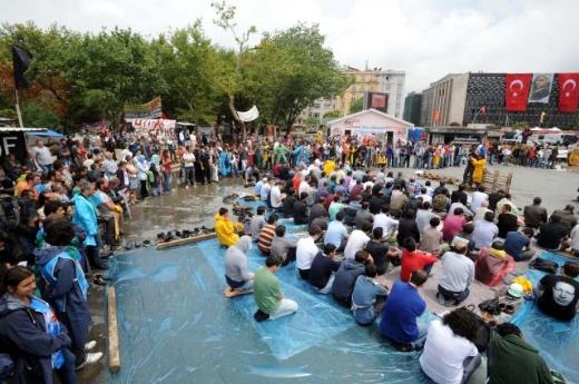 Taksim'de ikinci Cuma namazı