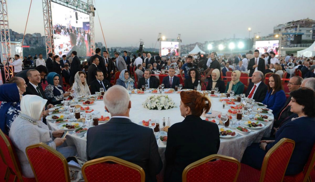 Başbakan Erdoğan, İBB'nin iftarına katıldı