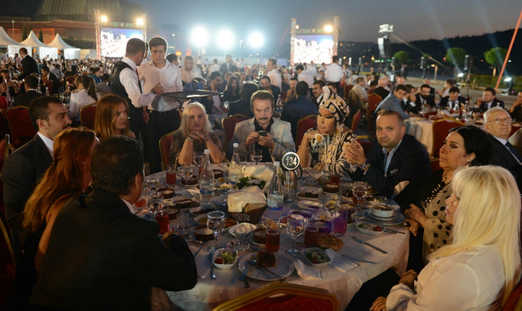 Başbakan Erdoğan, İBB'nin iftarına katıldı