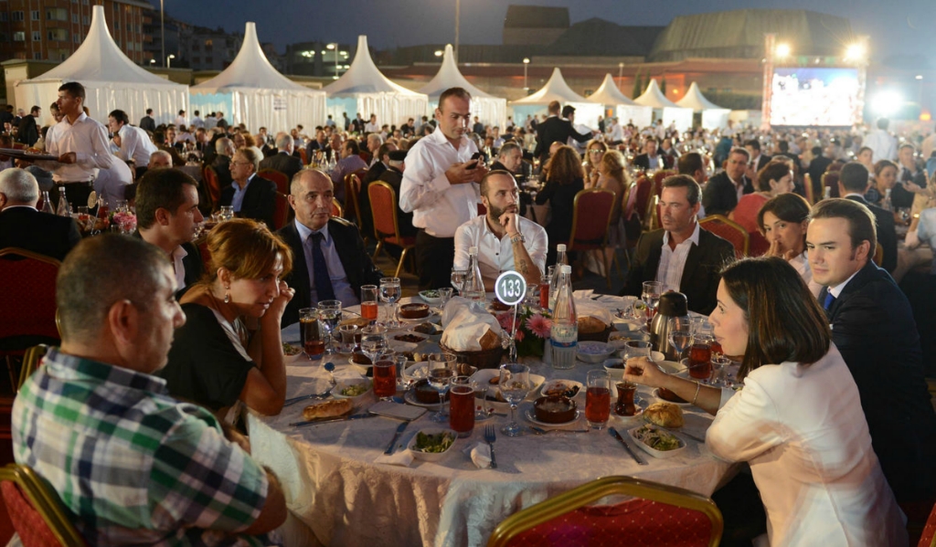 Başbakan Erdoğan, İBB'nin iftarına katıldı