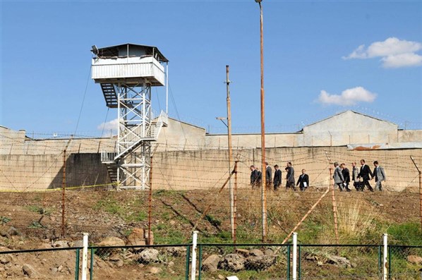 18 PKK'lı firarın kaçtığı cezaevinden görüntüler