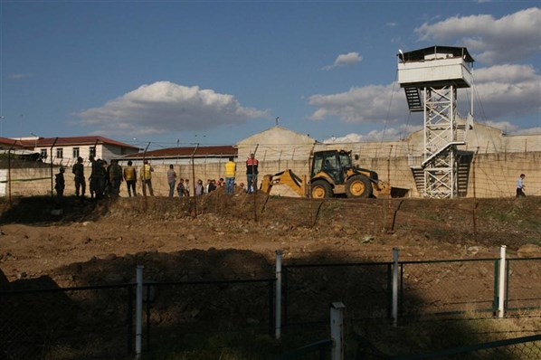 18 PKK'lı firarın kaçtığı cezaevinden görüntüler