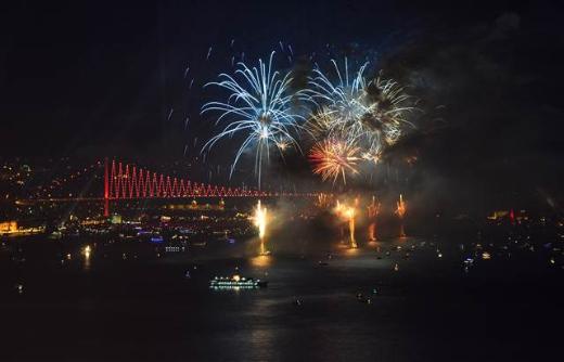 29 Ekim coşkusunu Dolmabahçe'den izlediler