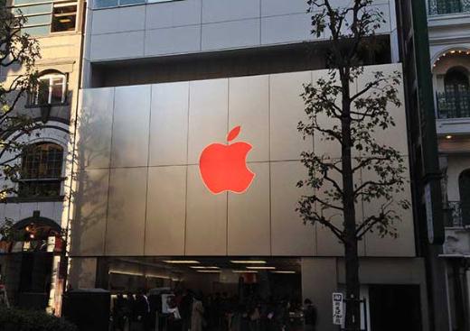 Apple logosunu kırmızıya boyadı 