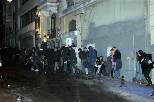 Taksim savaş meydanına döndü