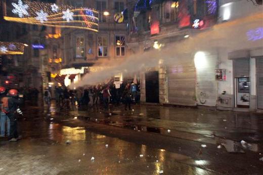 Taksim savaş meydanına döndü