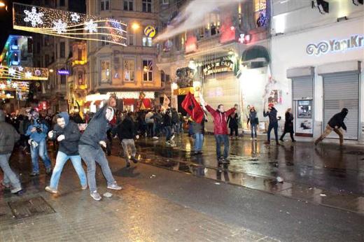 Taksim savaş meydanına döndü