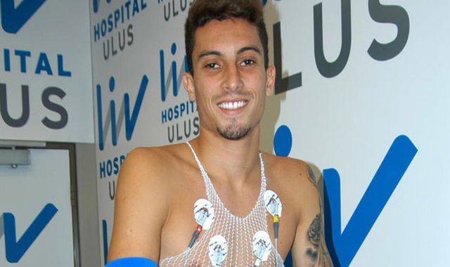 Alex Telles imzaladı