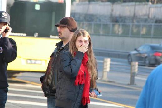 Lastiği patlayan metrobüs kaza yaptı