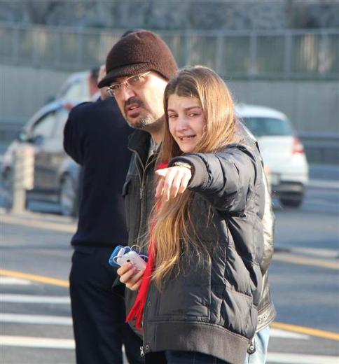 Lastiği patlayan metrobüs kaza yaptı