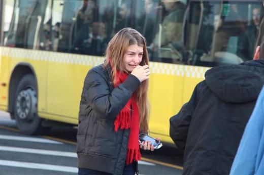 Lastiği patlayan metrobüs kaza yaptı