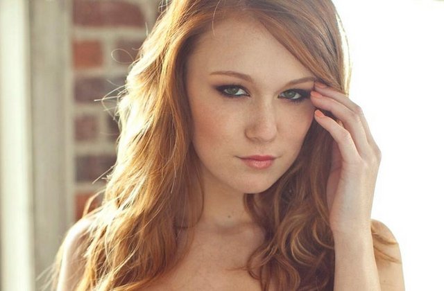 Leanna Decker büyüledi