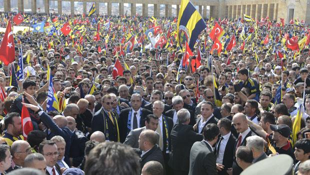 Fenerbahçeliler Anıtkabir'e koştu