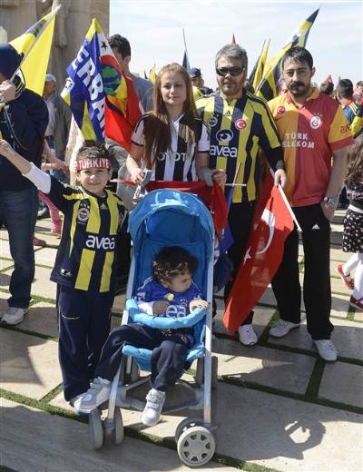 Fenerbahçeliler Anıtkabir'e koştu