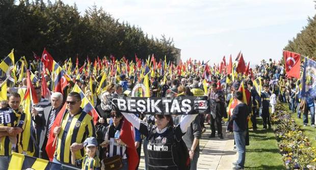 Fenerbahçeliler Anıtkabir'e koştu