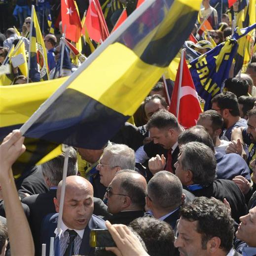 Fenerbahçeliler Anıtkabir'e koştu