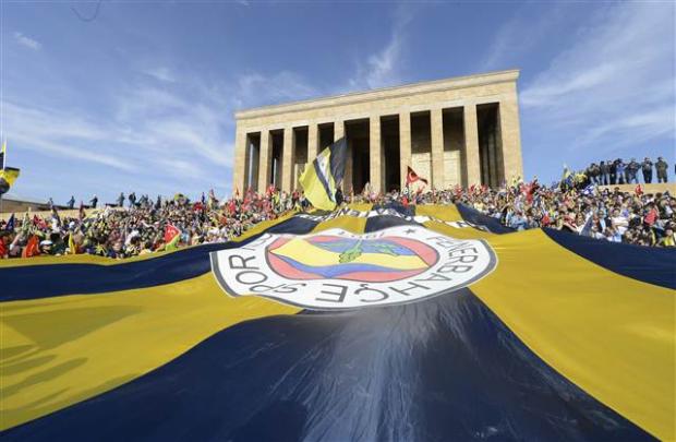 Fenerbahçeliler Anıtkabir'e koştu