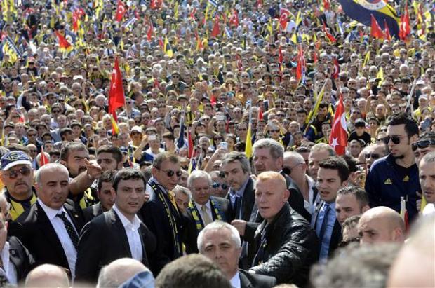 Fenerbahçeliler Anıtkabir'e koştu